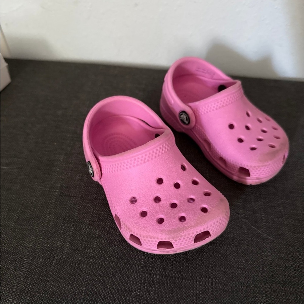 Crocs pink toddler size 2-3